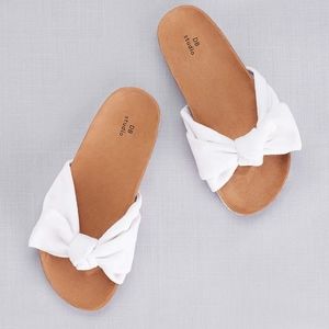 Davids Bridal Slip on Flats NWT